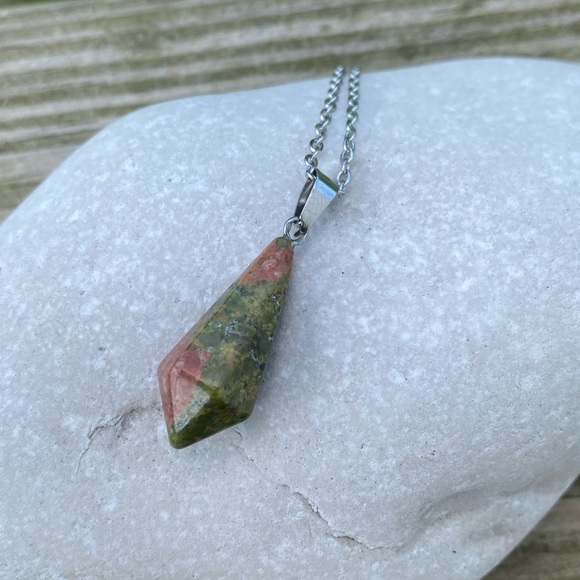 Unakite natural stone hexagon pendulum necklace - Picture 7 of 7